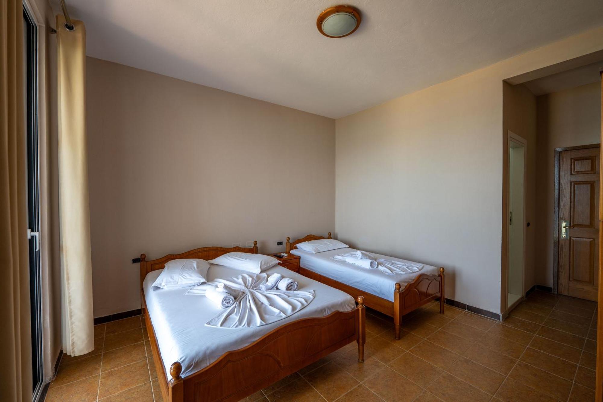 Hotel Nika Radhimë Zewnętrze zdjęcie