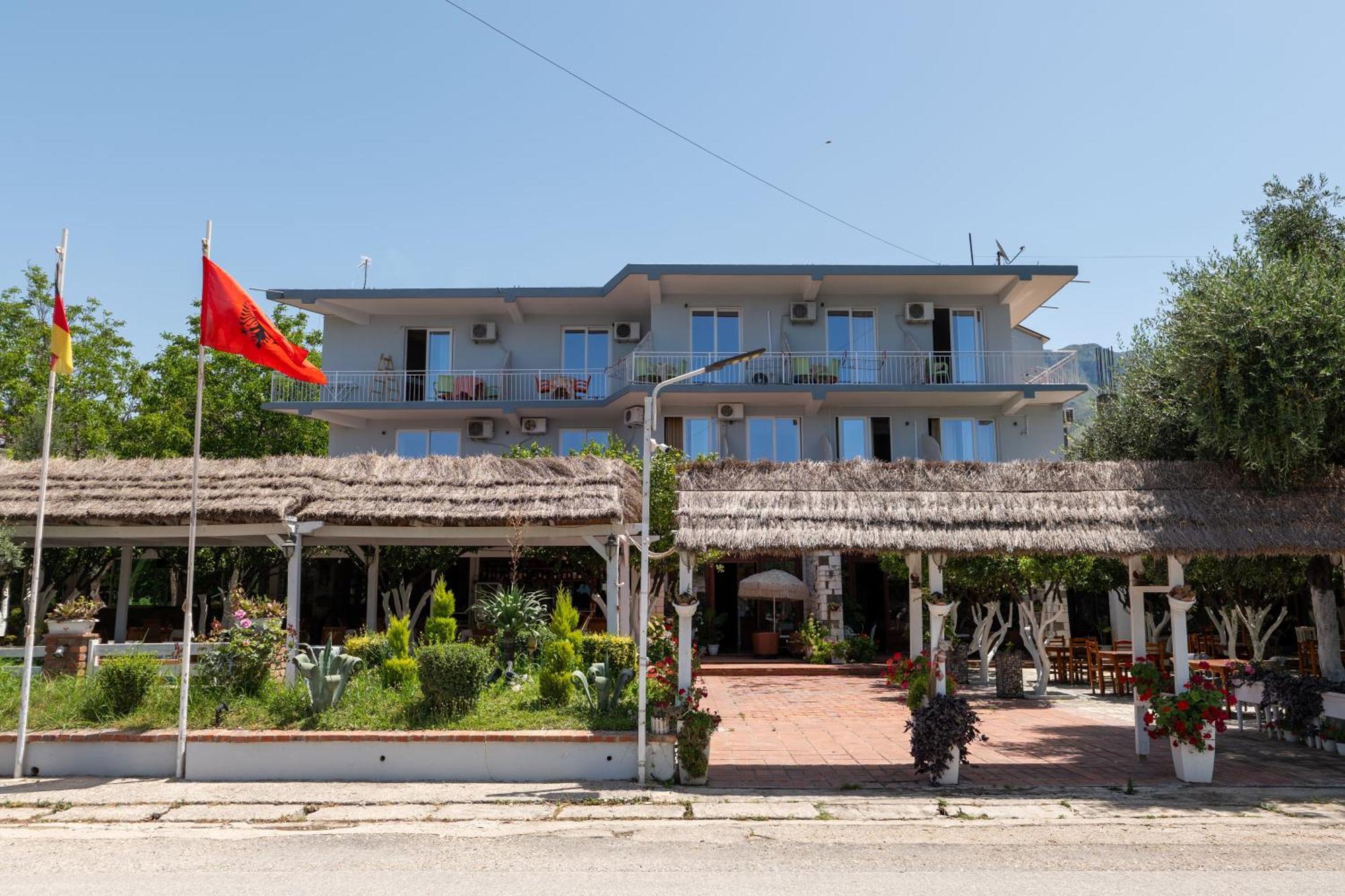 Hotel Nika Radhimë Zewnętrze zdjęcie
