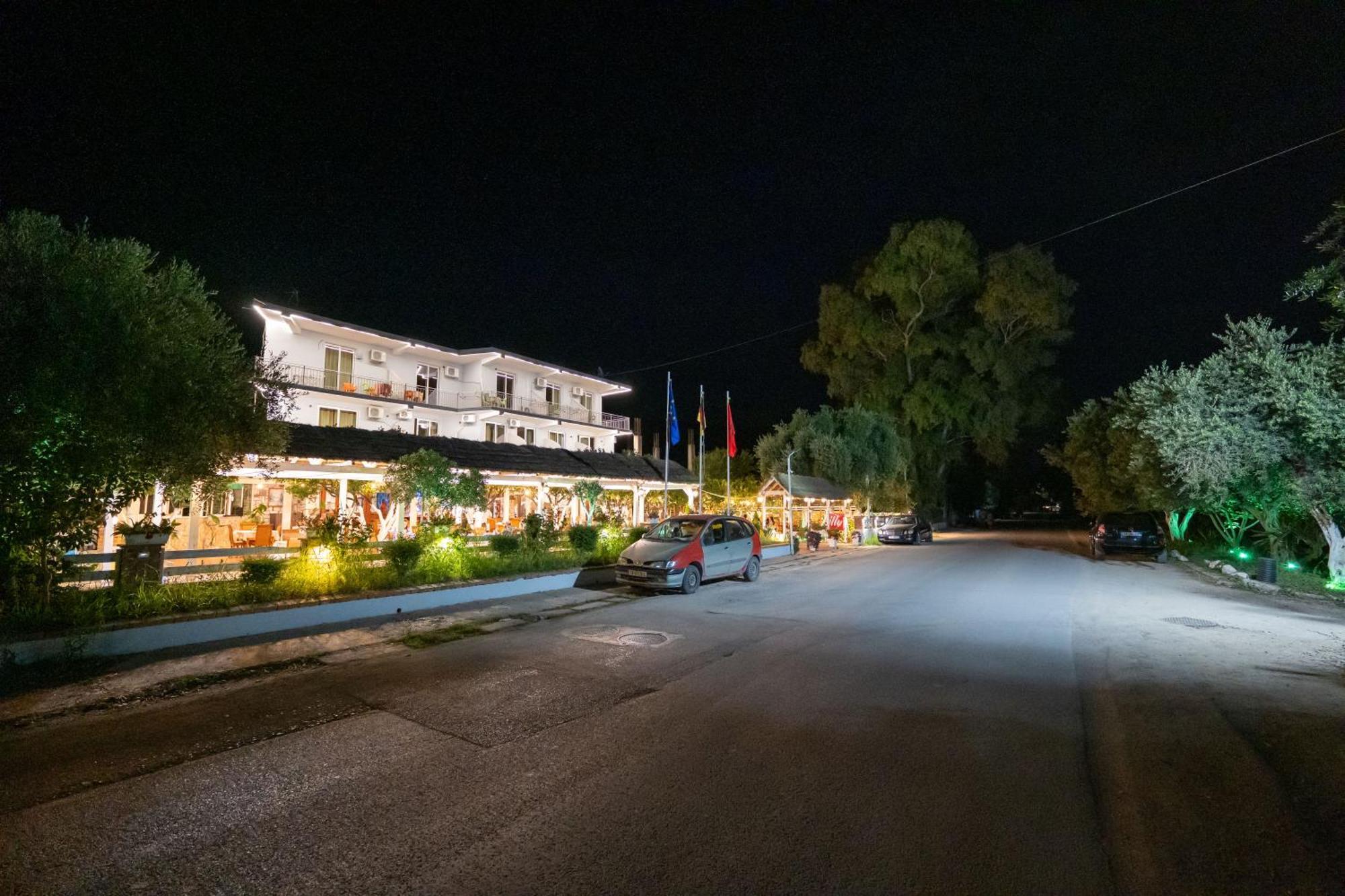 Hotel Nika Radhimë Zewnętrze zdjęcie