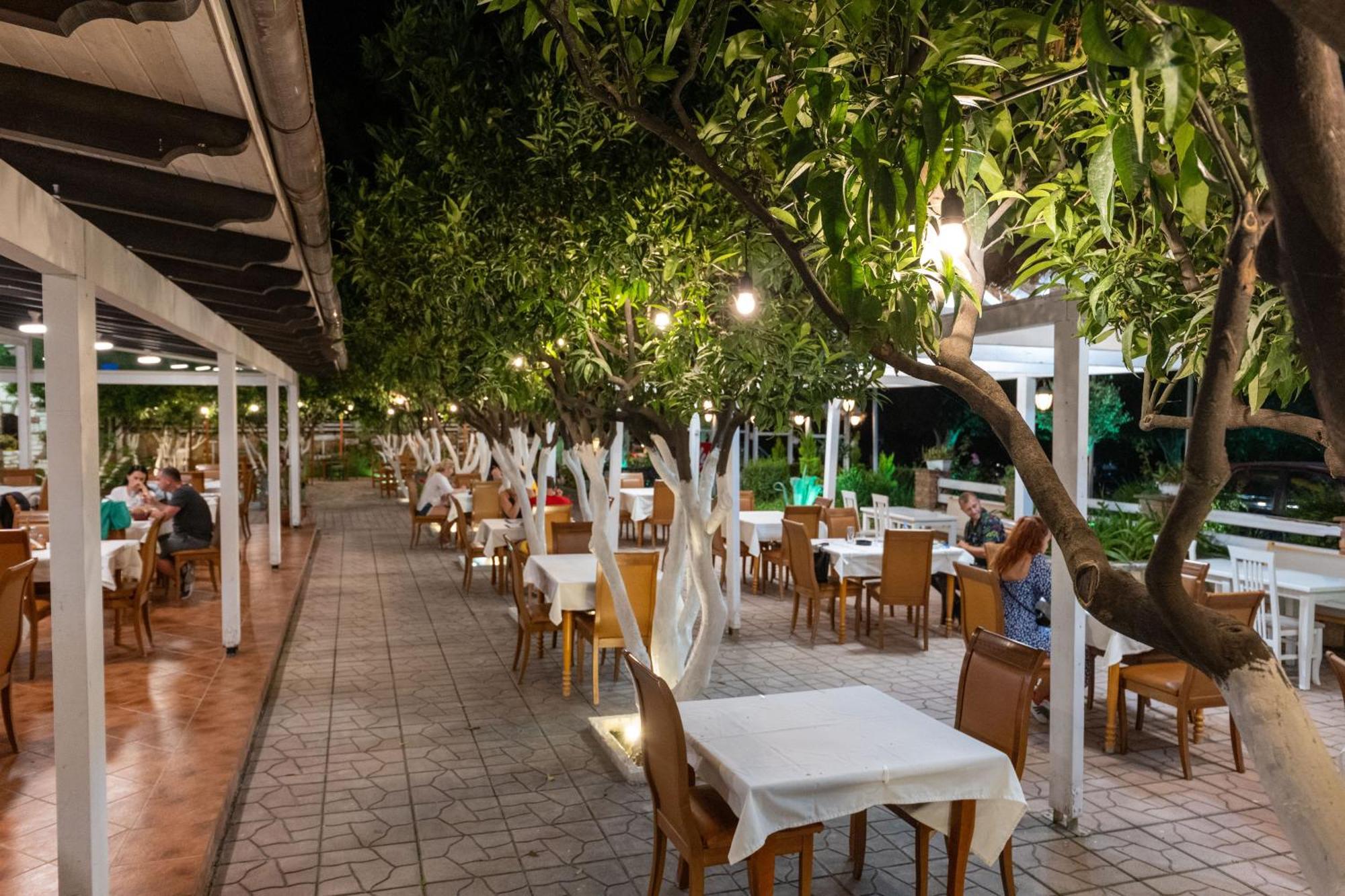Hotel Nika Radhimë Zewnętrze zdjęcie