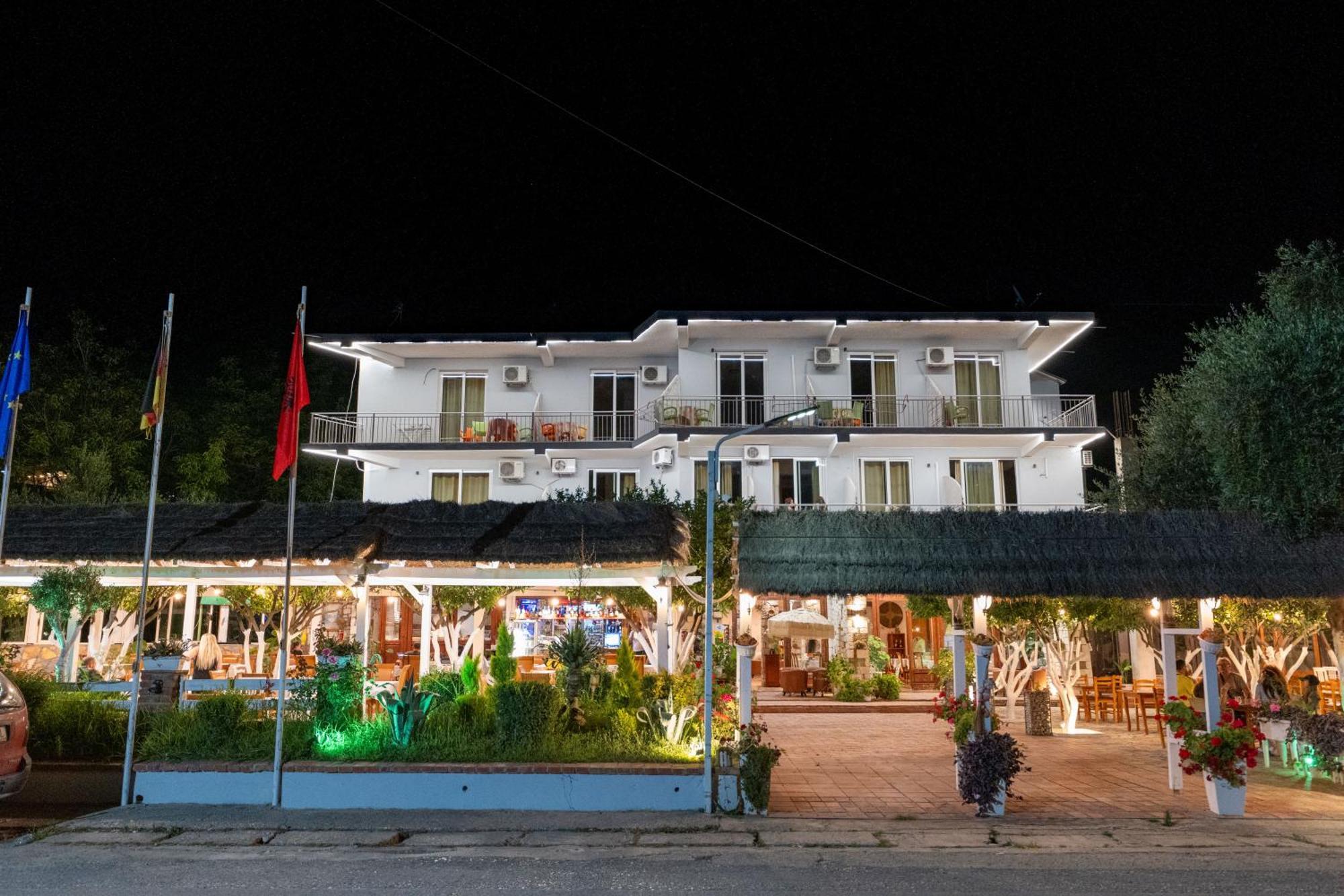 Hotel Nika Radhimë Zewnętrze zdjęcie