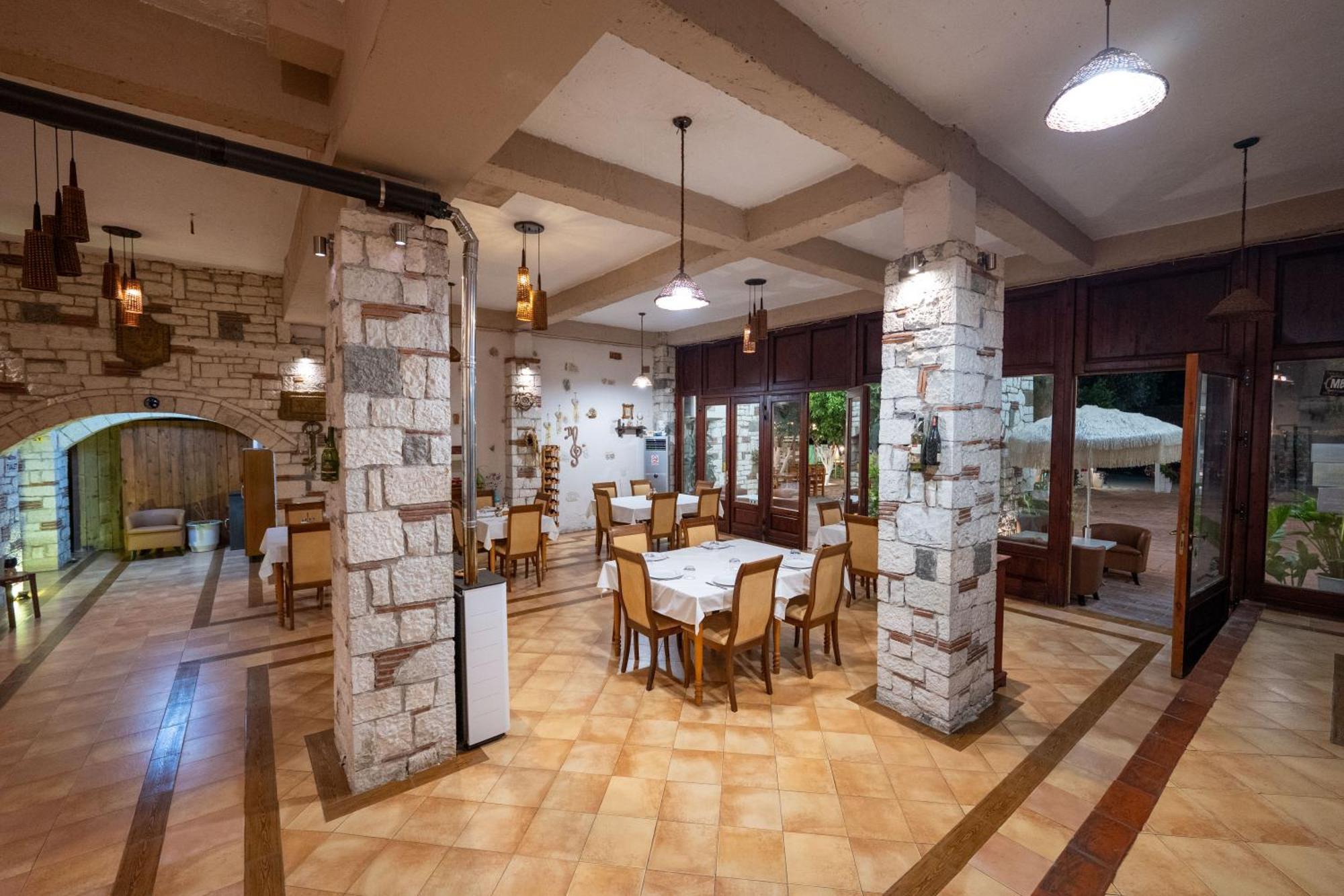 Hotel Nika Radhimë Zewnętrze zdjęcie