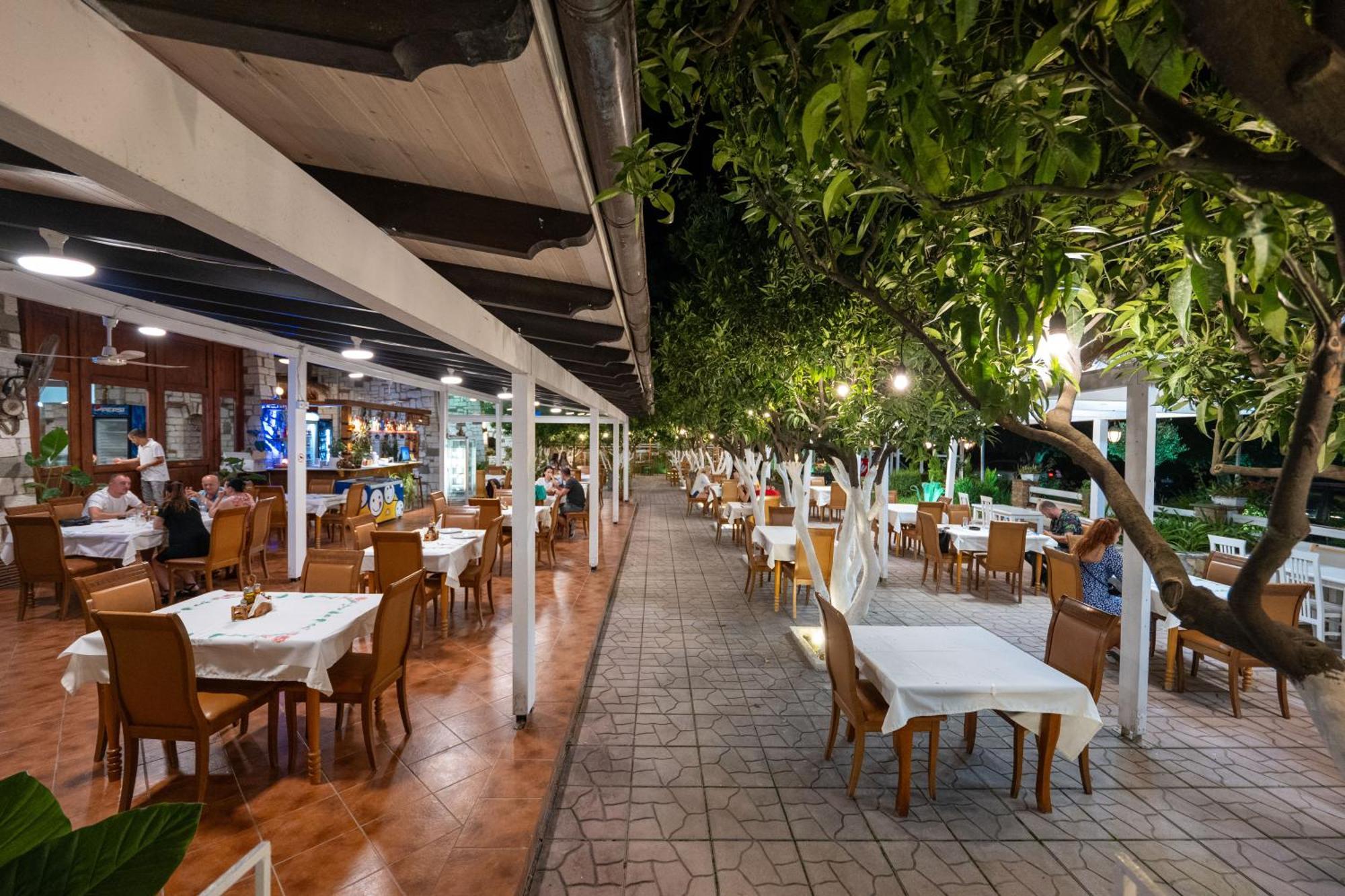 Hotel Nika Radhimë Zewnętrze zdjęcie