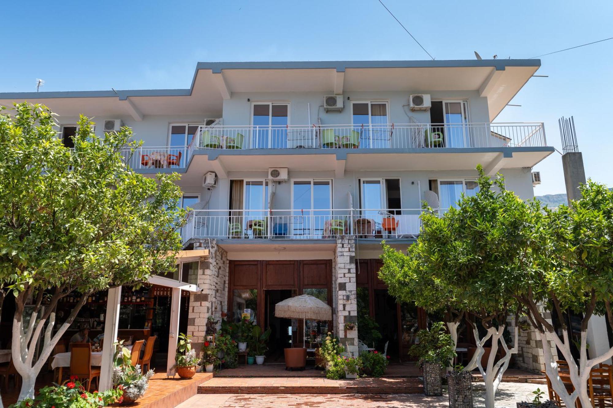 Hotel Nika Radhimë Zewnętrze zdjęcie