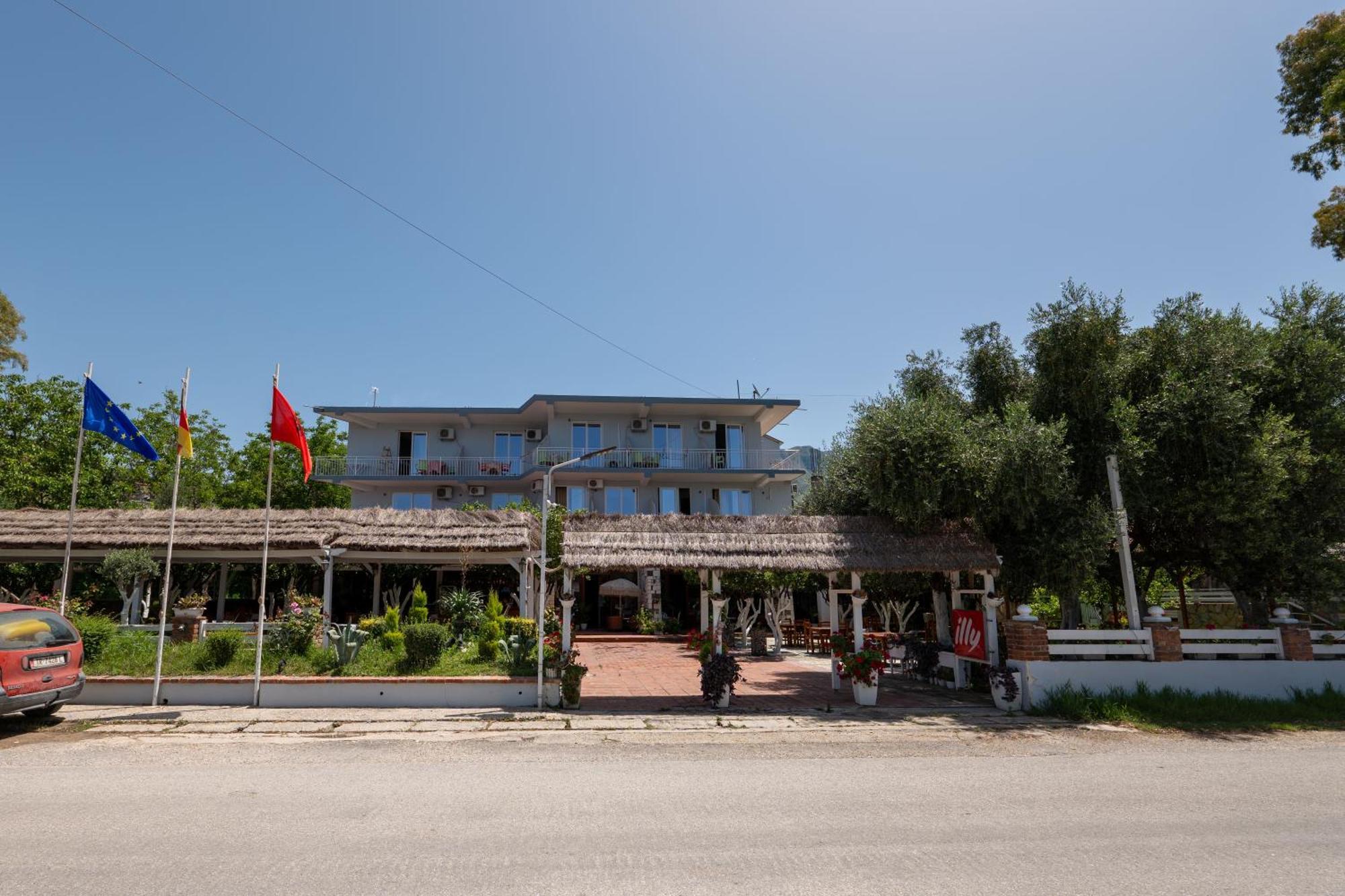 Hotel Nika Radhimë Zewnętrze zdjęcie
