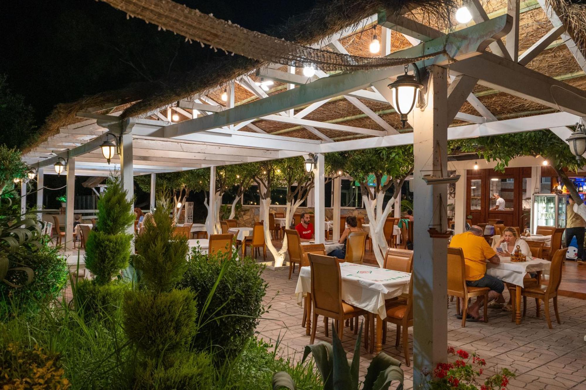 Hotel Nika Radhimë Zewnętrze zdjęcie