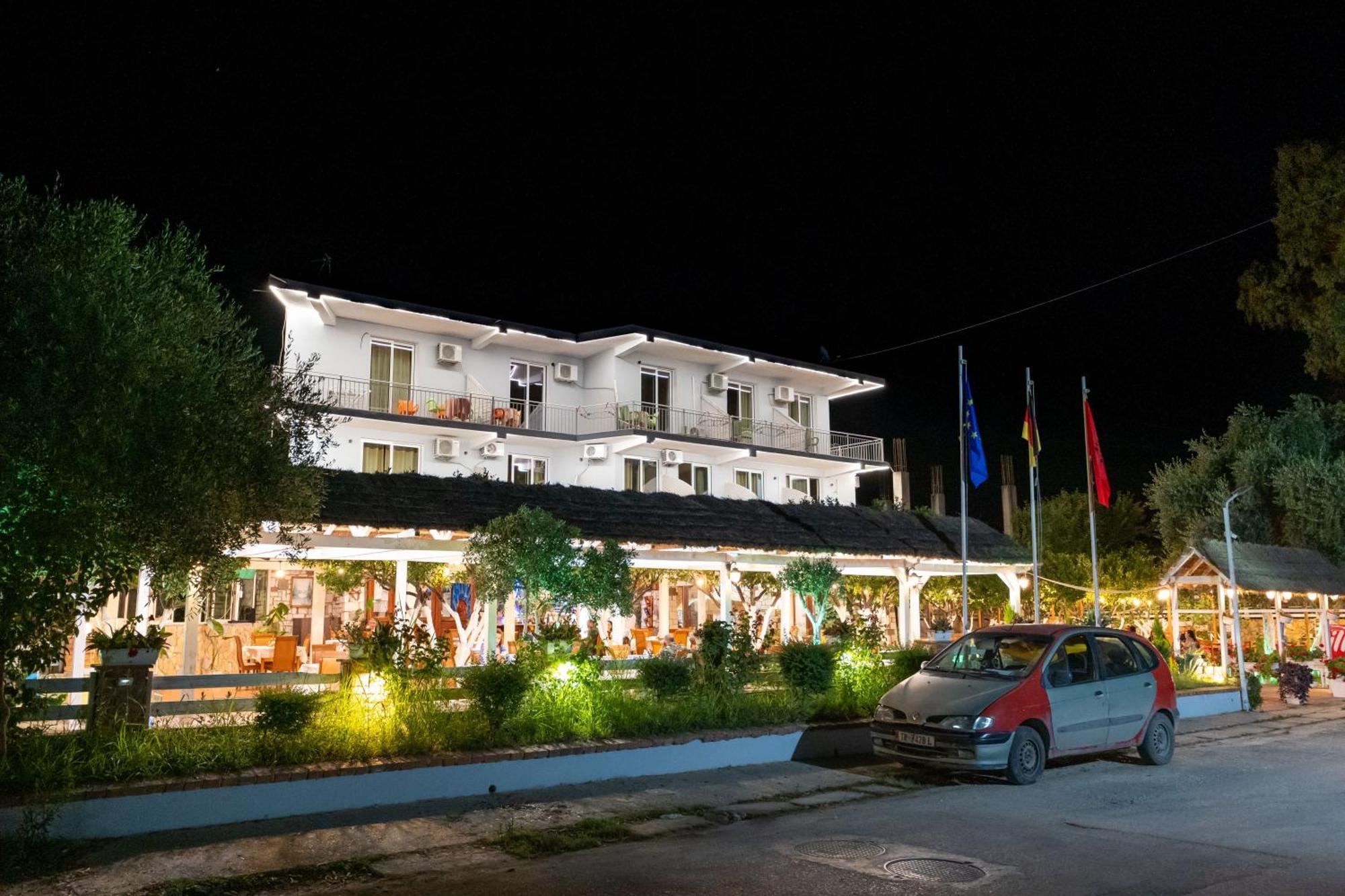 Hotel Nika Radhimë Zewnętrze zdjęcie