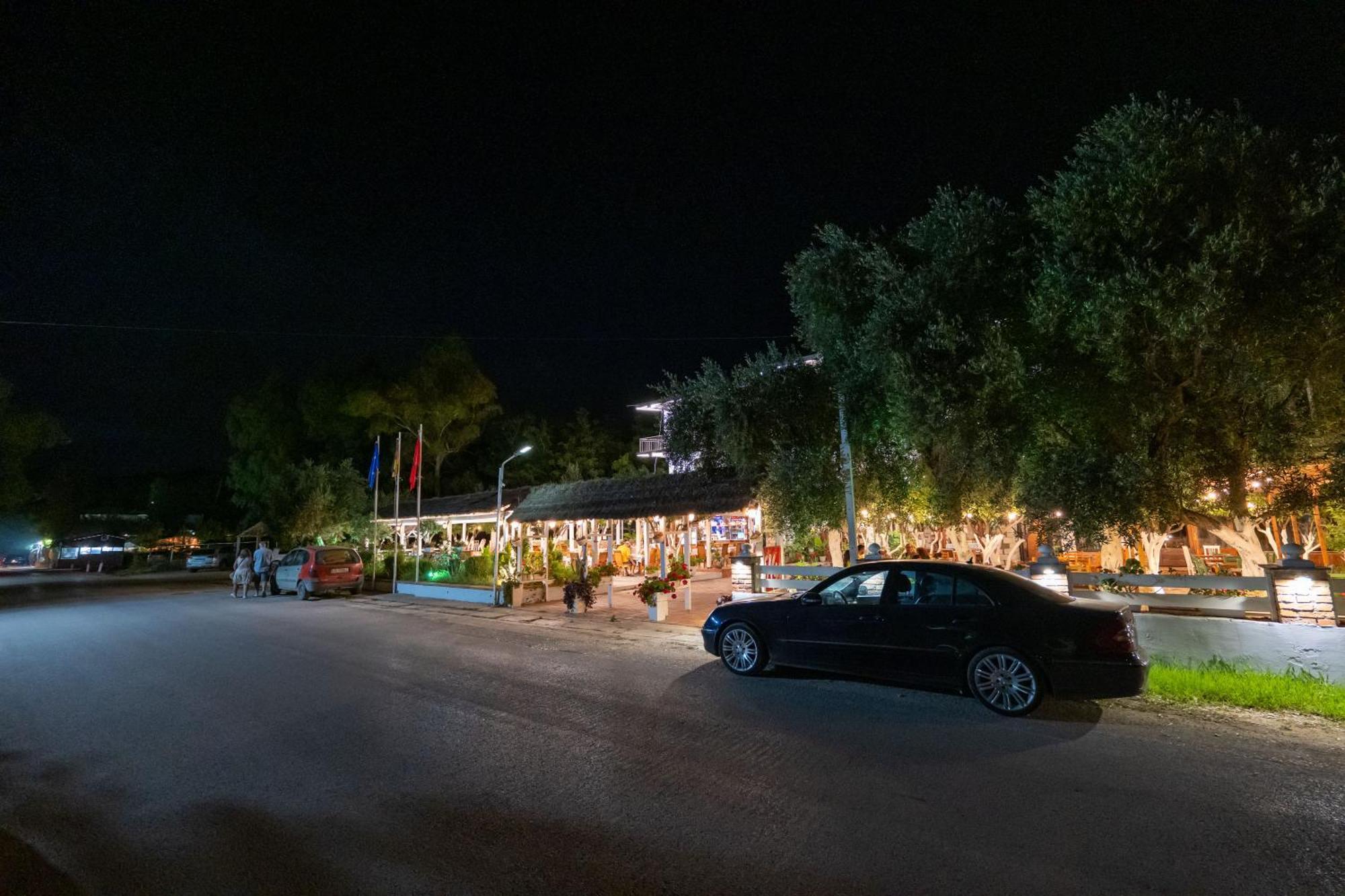 Hotel Nika Radhimë Zewnętrze zdjęcie