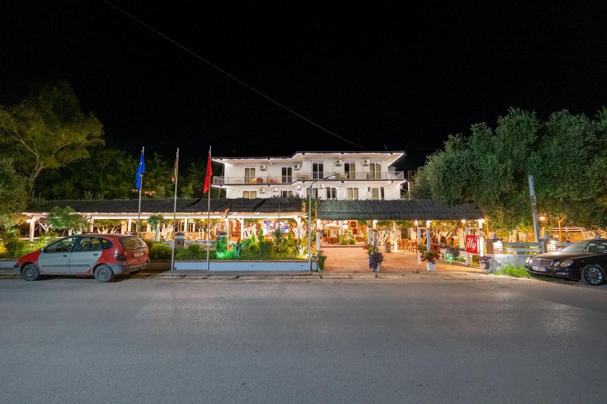 Hotel Nika Radhimë Zewnętrze zdjęcie