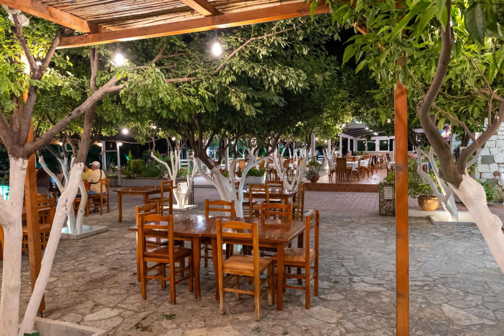 Hotel Nika Radhimë Zewnętrze zdjęcie