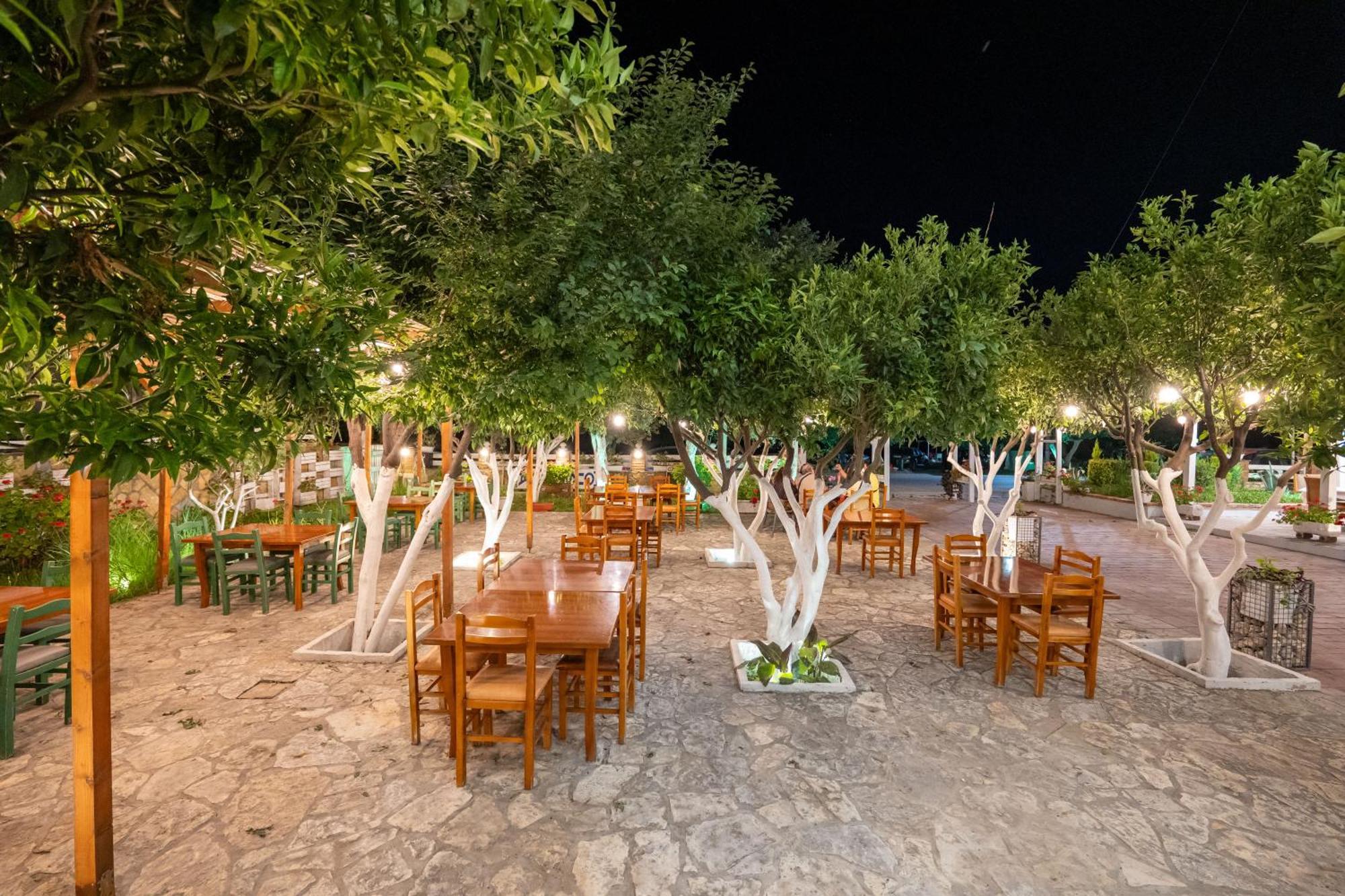 Hotel Nika Radhimë Zewnętrze zdjęcie
