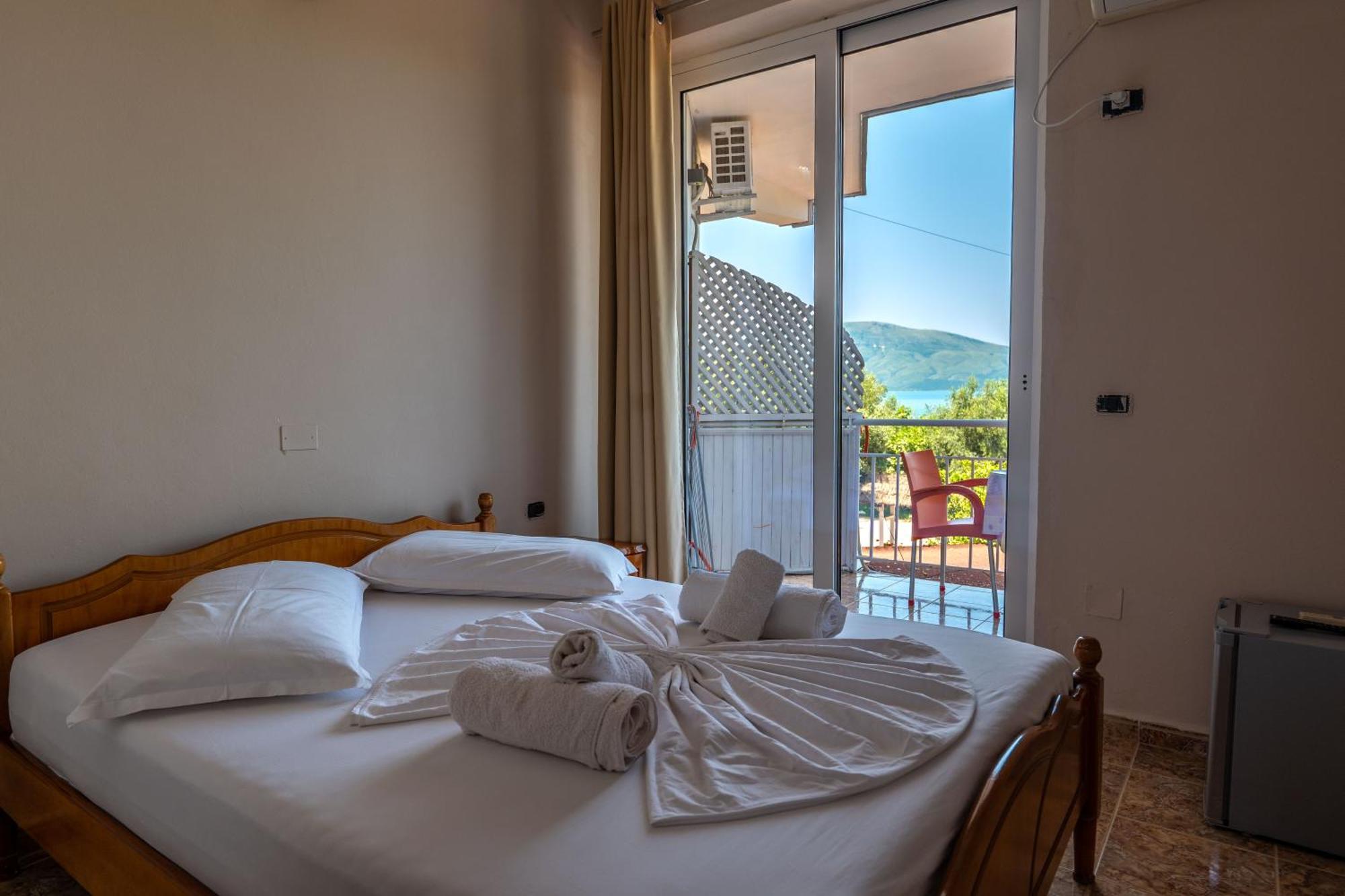 Hotel Nika Radhimë Zewnętrze zdjęcie