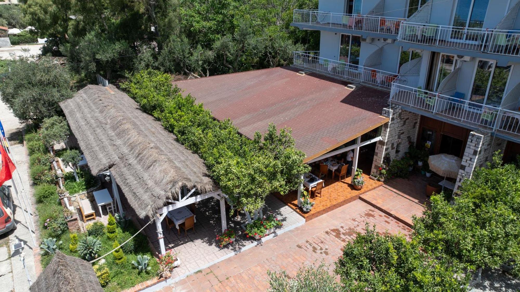 Hotel Nika Radhimë Zewnętrze zdjęcie