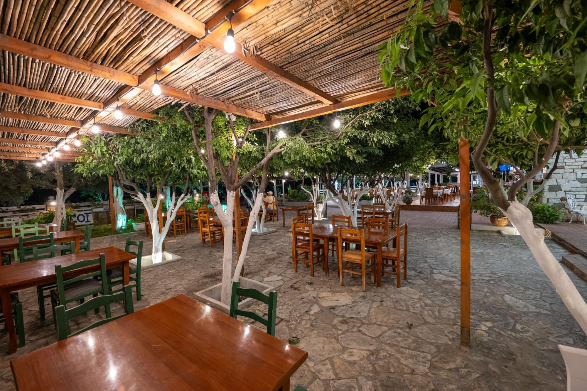 Hotel Nika Radhimë Zewnętrze zdjęcie