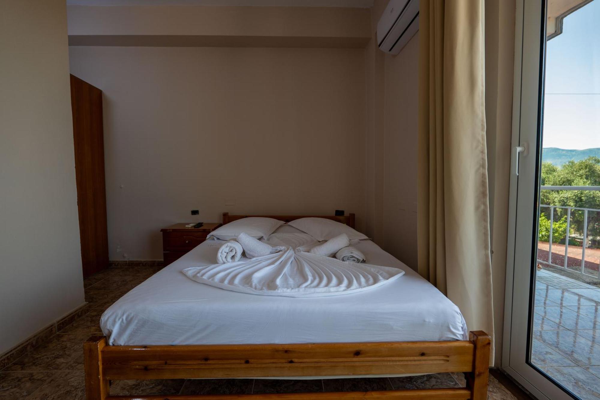 Hotel Nika Radhimë Zewnętrze zdjęcie